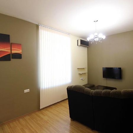 יירבאן Studio With Balcony On Sayat Nova Avenue מראה חיצוני תמונה