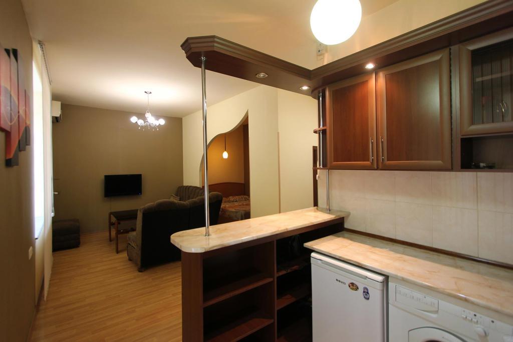 יירבאן Studio With Balcony On Sayat Nova Avenue מראה חיצוני תמונה