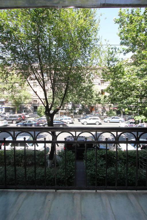 יירבאן Studio With Balcony On Sayat Nova Avenue מראה חיצוני תמונה
