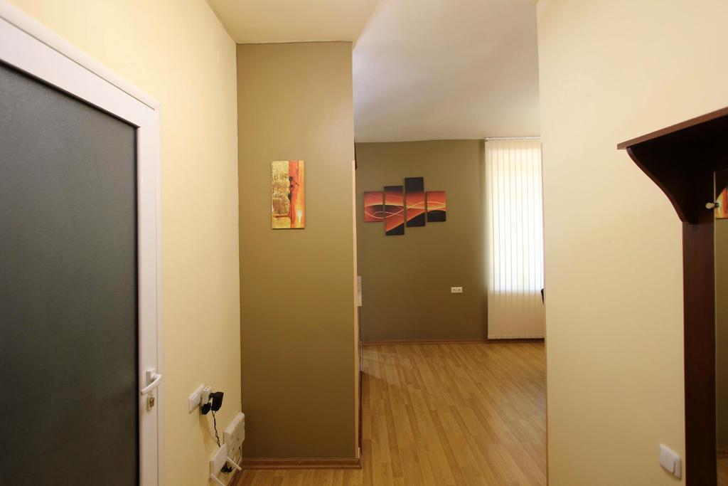 יירבאן Studio With Balcony On Sayat Nova Avenue מראה חיצוני תמונה