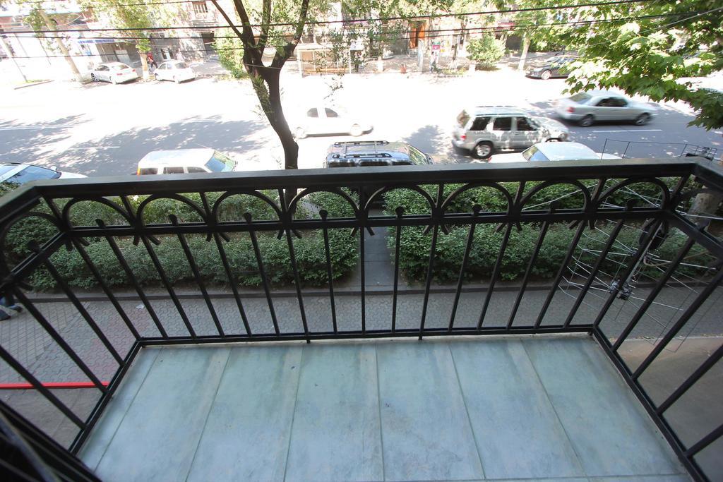 יירבאן Studio With Balcony On Sayat Nova Avenue מראה חיצוני תמונה